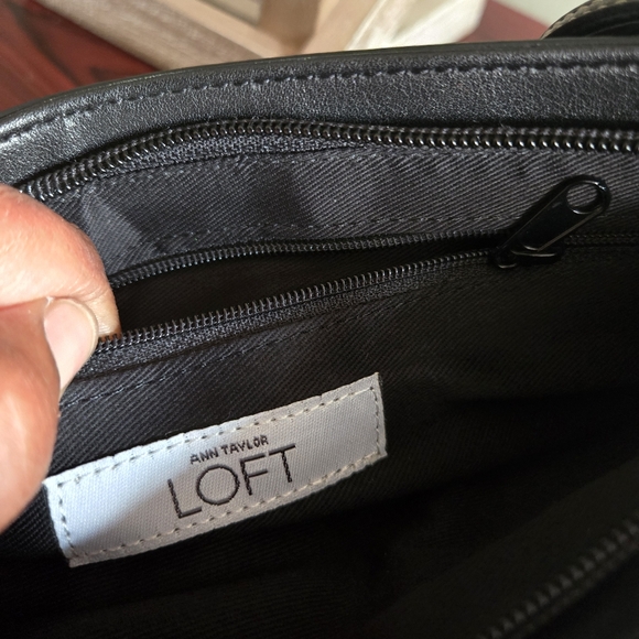 Genuine Leather Ann Taylor Loft wristlet - Picture 4 of 5